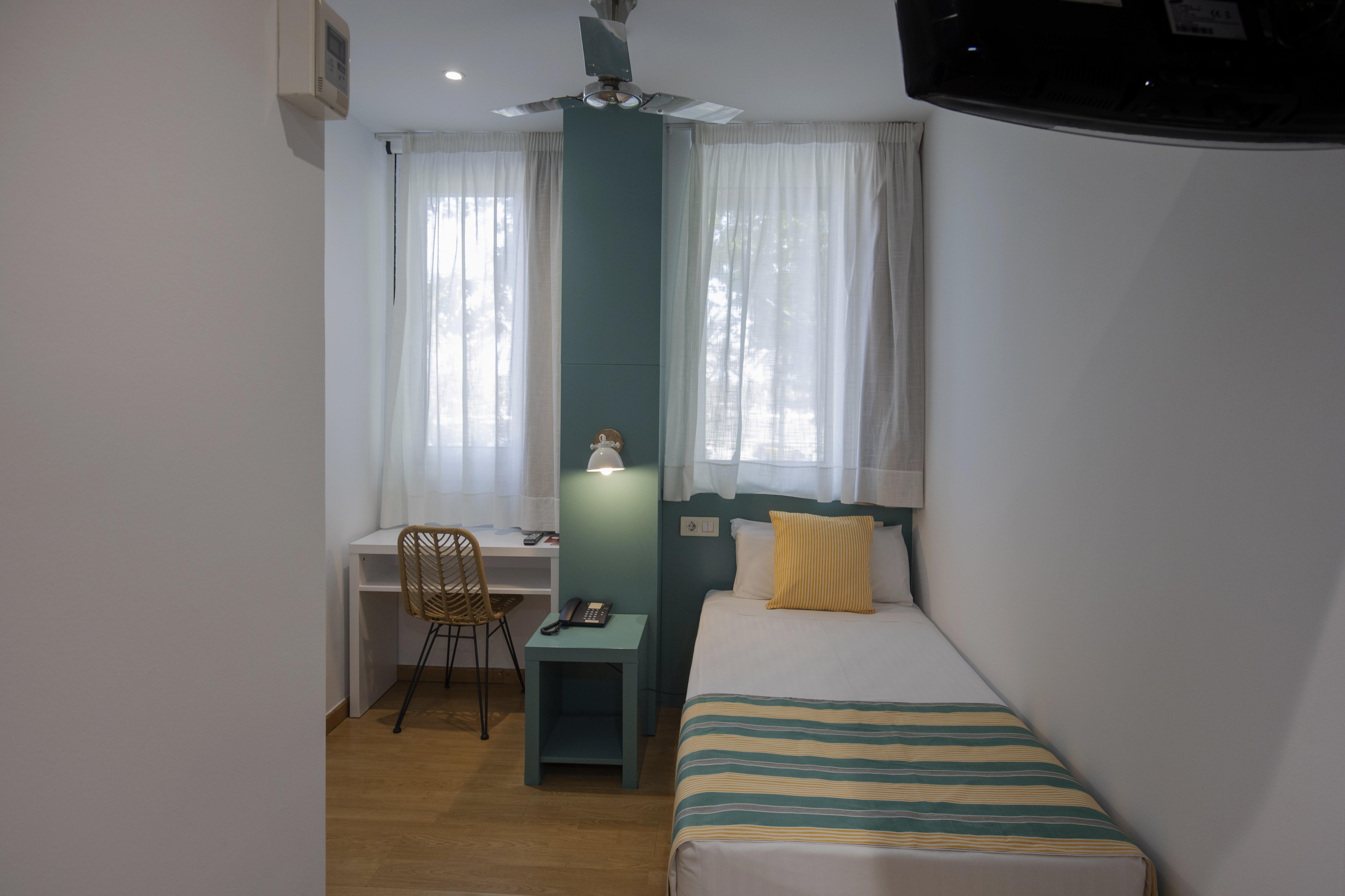 Yomo Hostal Bcn Port Barcelona Exterior photo