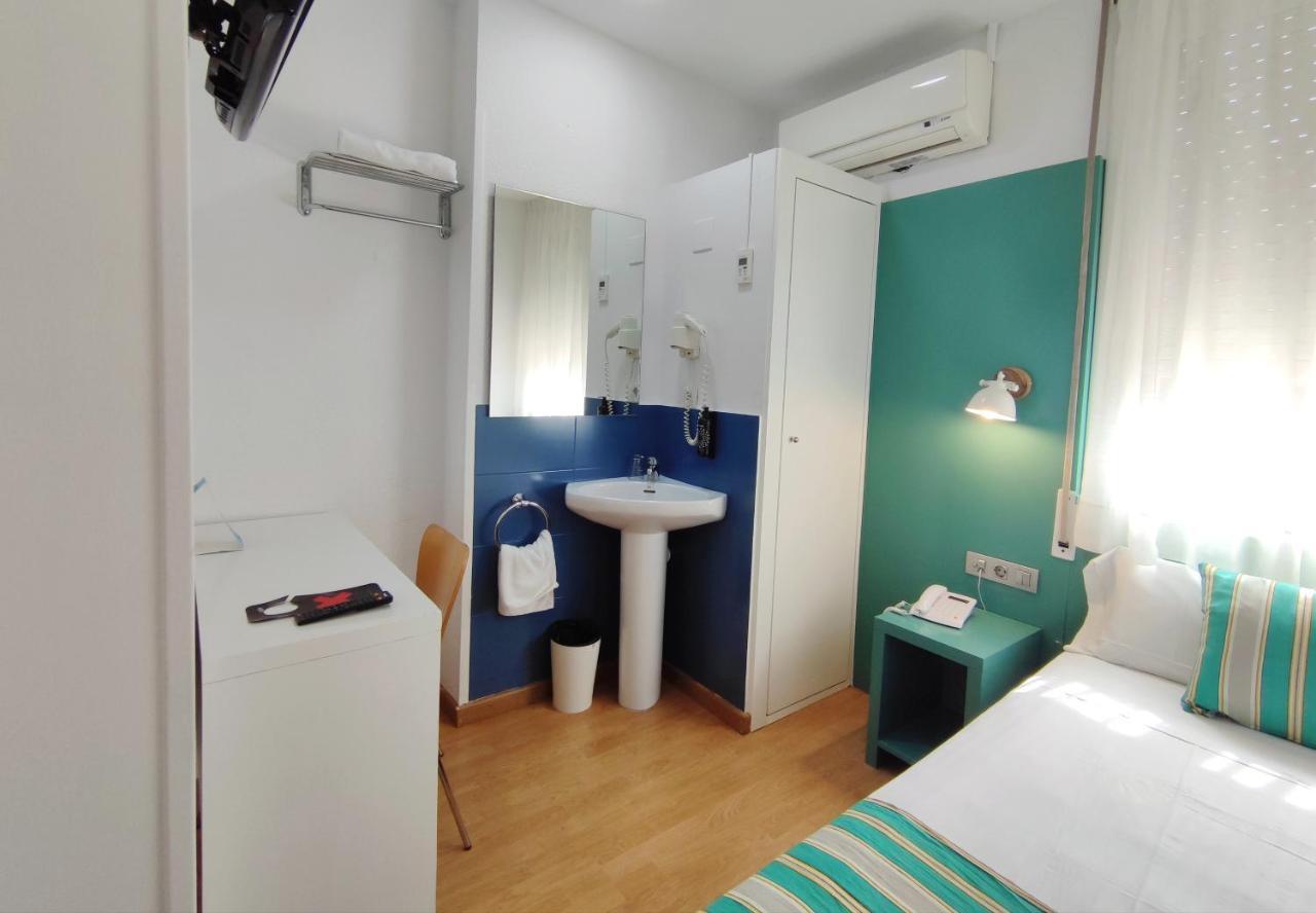 Yomo Hostal Bcn Port Barcelona Exterior photo