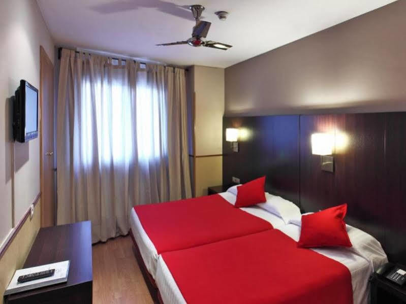 Yomo Hostal Bcn Port Barcelona Exterior photo